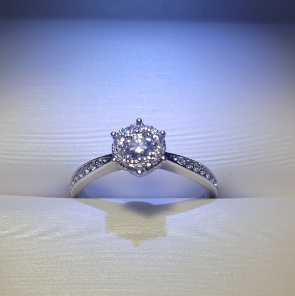 Brand New Never Worn Engagement Ring! - Picture 1 of 6